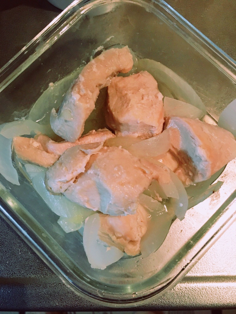 鶏肉と玉ねぎの塩麹煮
