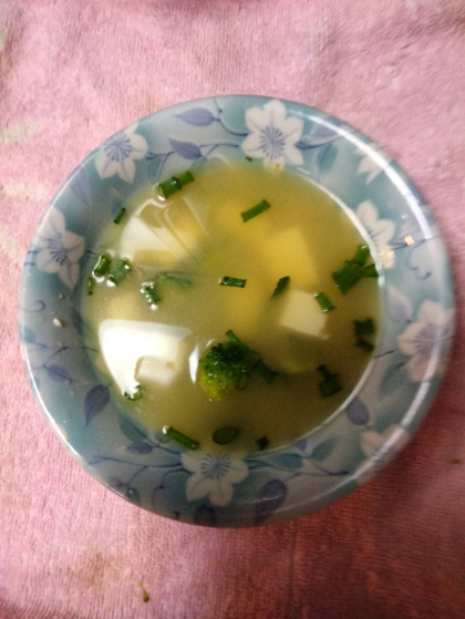 ブロッコリーと豆腐の味噌汁
