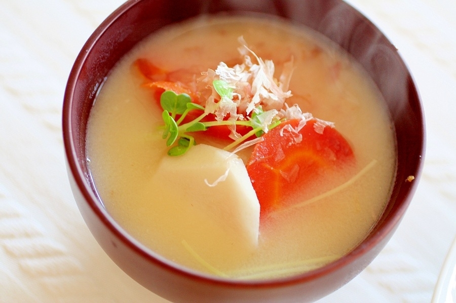 えっ それ味噌汁じゃん 関東風と関西風のお雑煮はどう違う デイリシャス 楽天レシピ