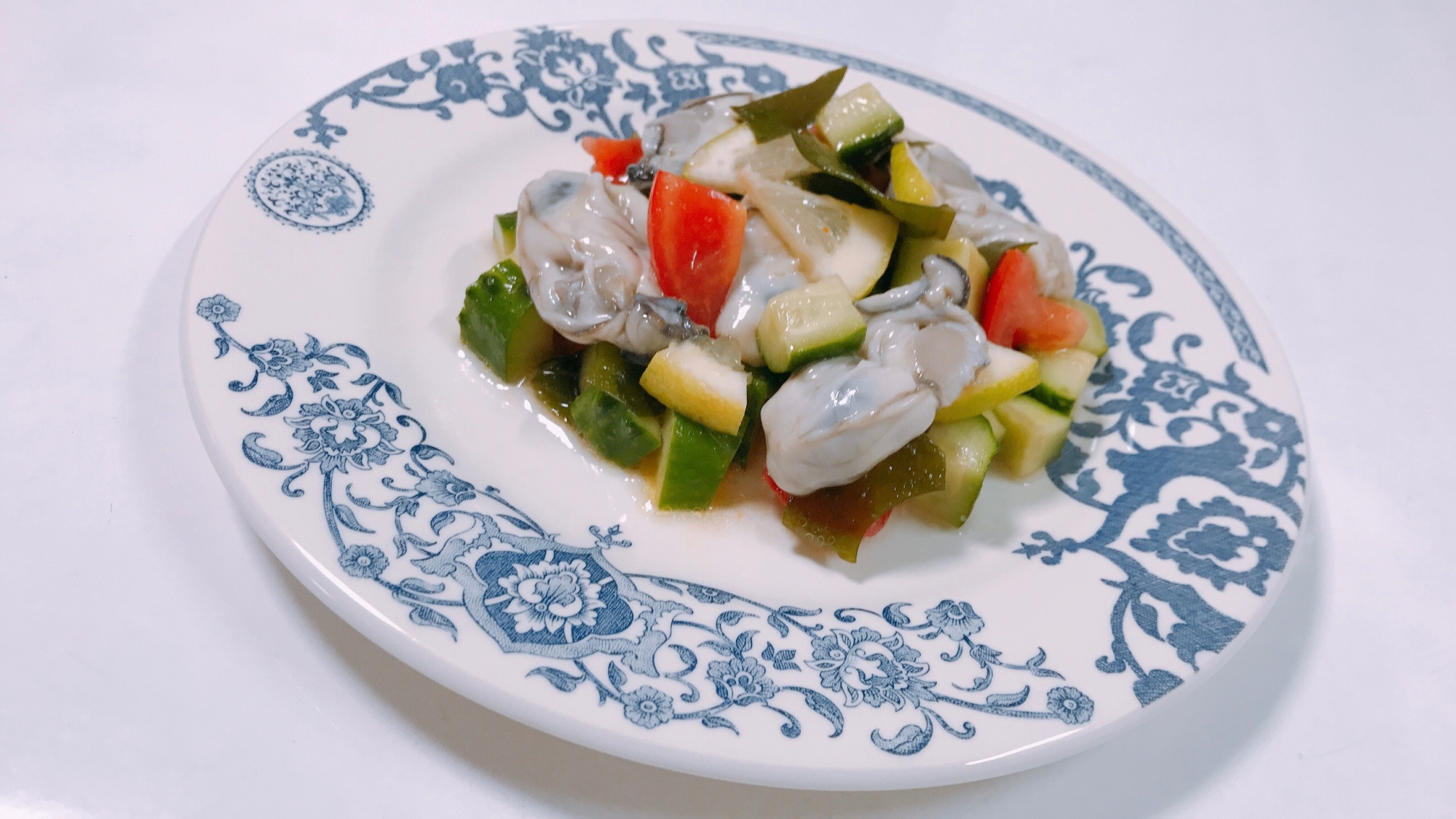 簡単おつまみ♡牡蠣とお野菜のサラダ