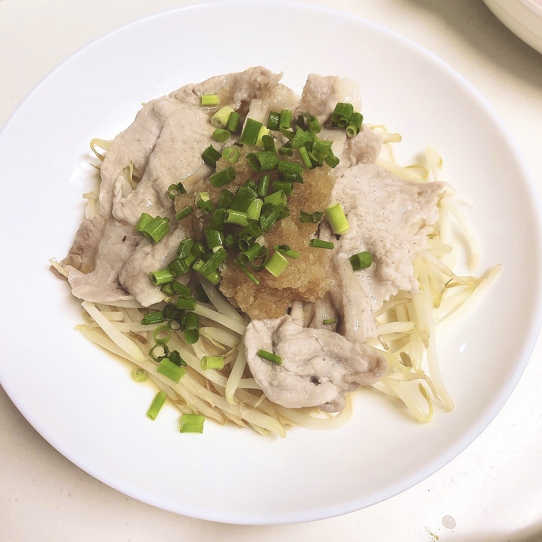 豚肉ともやしのレンジ蒸し♪おろしポン酢