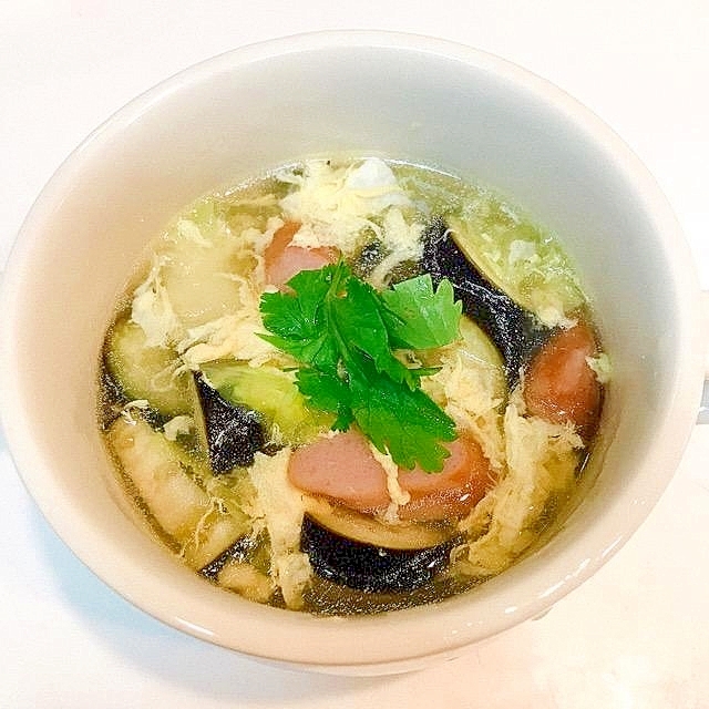 茄子と白菜とウインナーの☆☆簡単コンソメ卵スープ