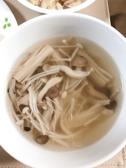 たっぷりキノコと生姜の中華スープ