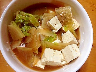 豆腐とキャベツと大根の味噌汁