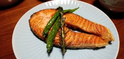 バターで焼くだけ！サーモンソテー 爽やかレモン風味