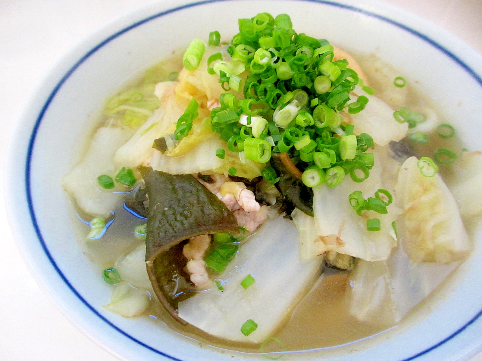 白菜とわかめの煮込みうどん