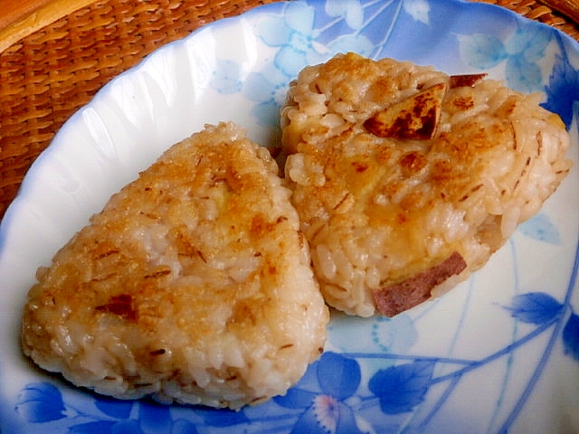 子供が喜ぶ！さつま芋の焼きおにぎり