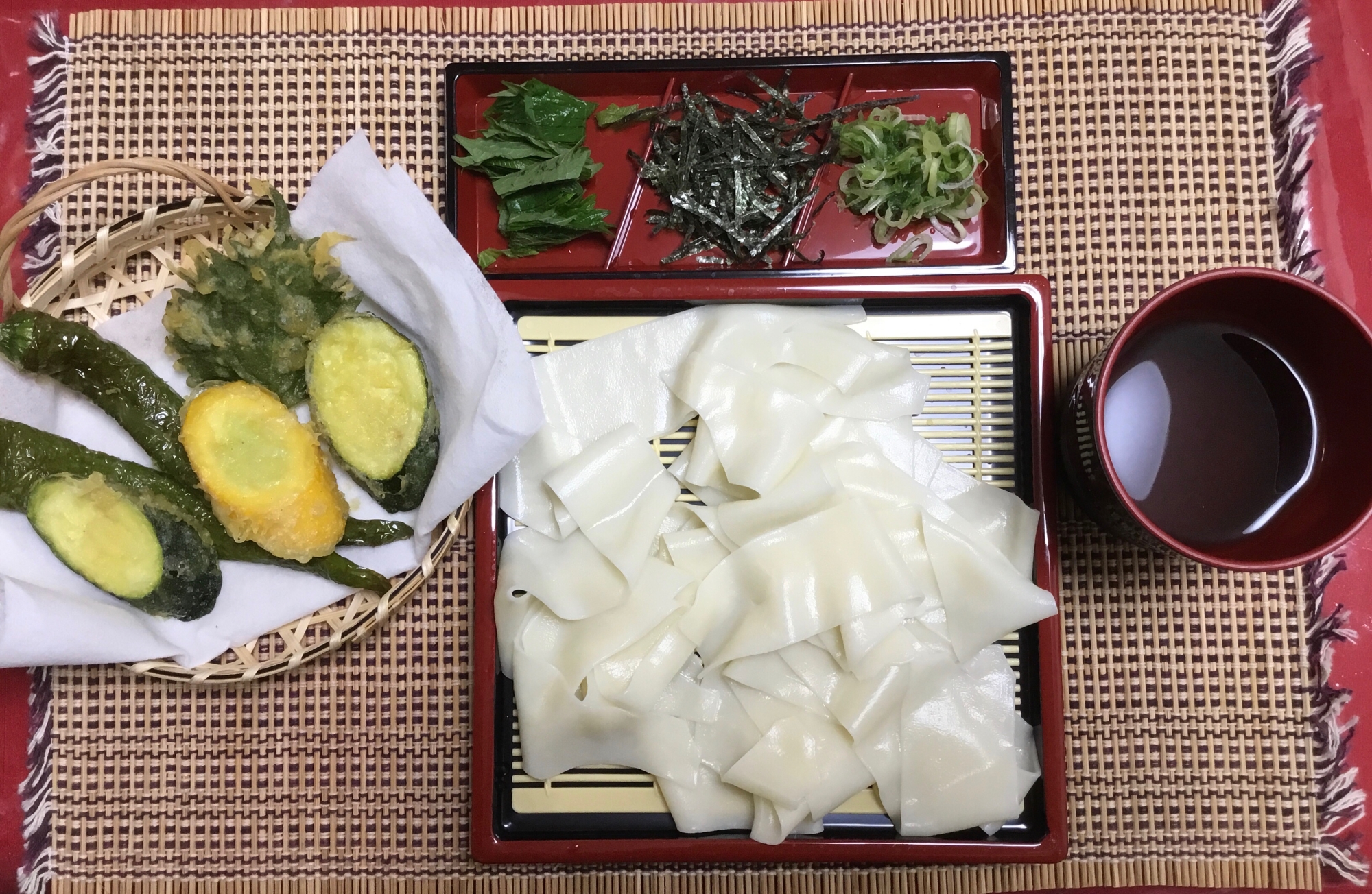 岩手名物のぺろっこうどんで冷やし天ぷらうどん