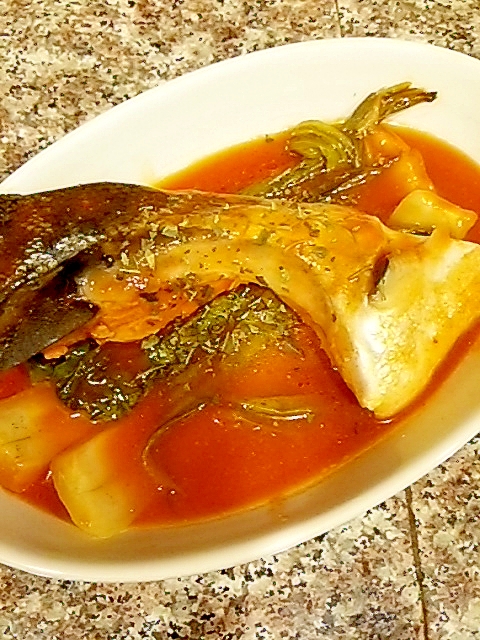 鮭カマとチンゲン菜のトマト煮