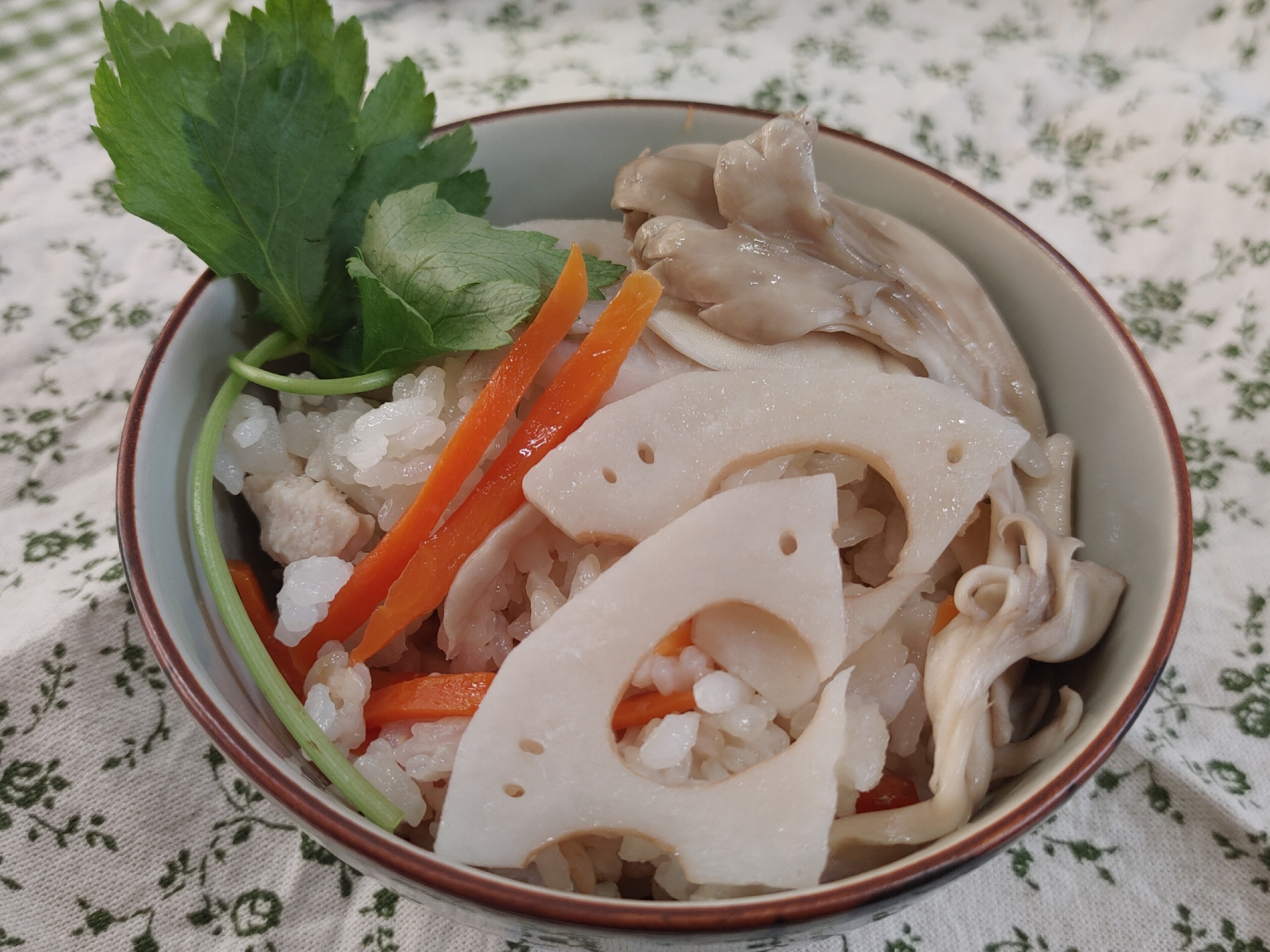 ストウブDe〜れんこんと舞茸の炊き込みご飯