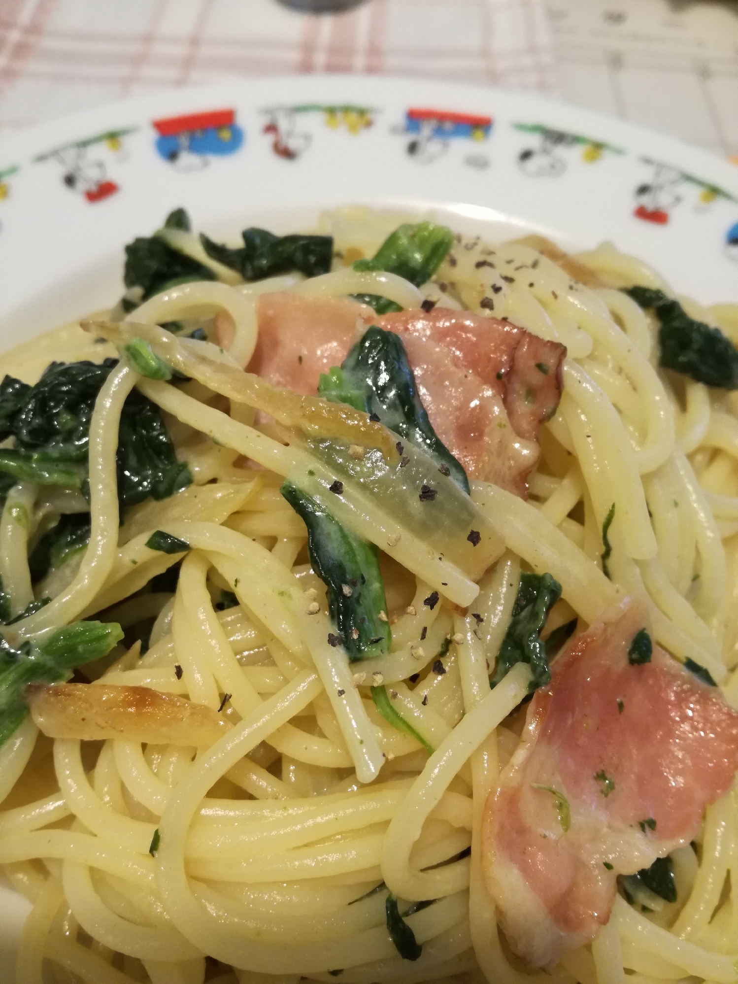 ベーコンとほうれん草のパスタ