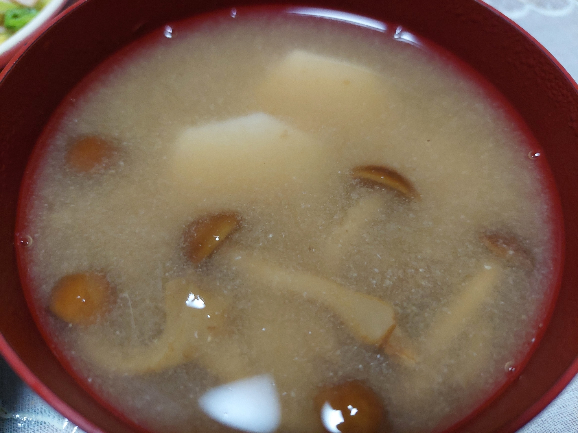 里芋とナメコのお味噌汁