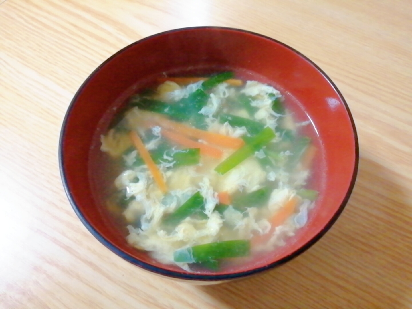 卵と人参とニラの中華スープ