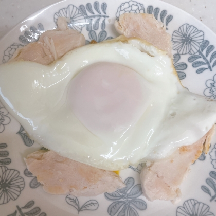 鶏チャーシューと一緒に☆目玉焼き