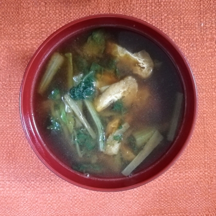栄養ばつぐん小松菜と油揚げの味噌汁