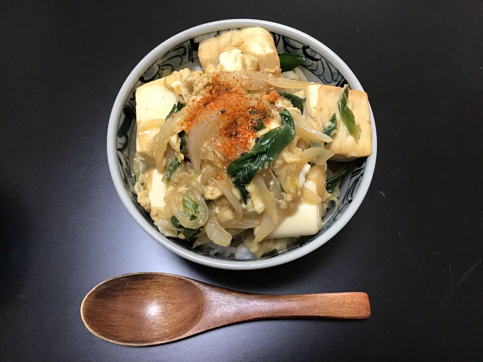 【春レシピ】葉玉ねぎの卵豆腐丼