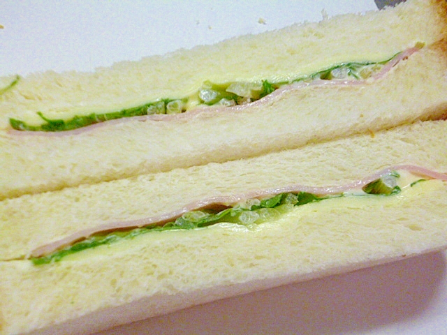 簡単♪ハムとスライスチーズと水菜のサンドウィッチ