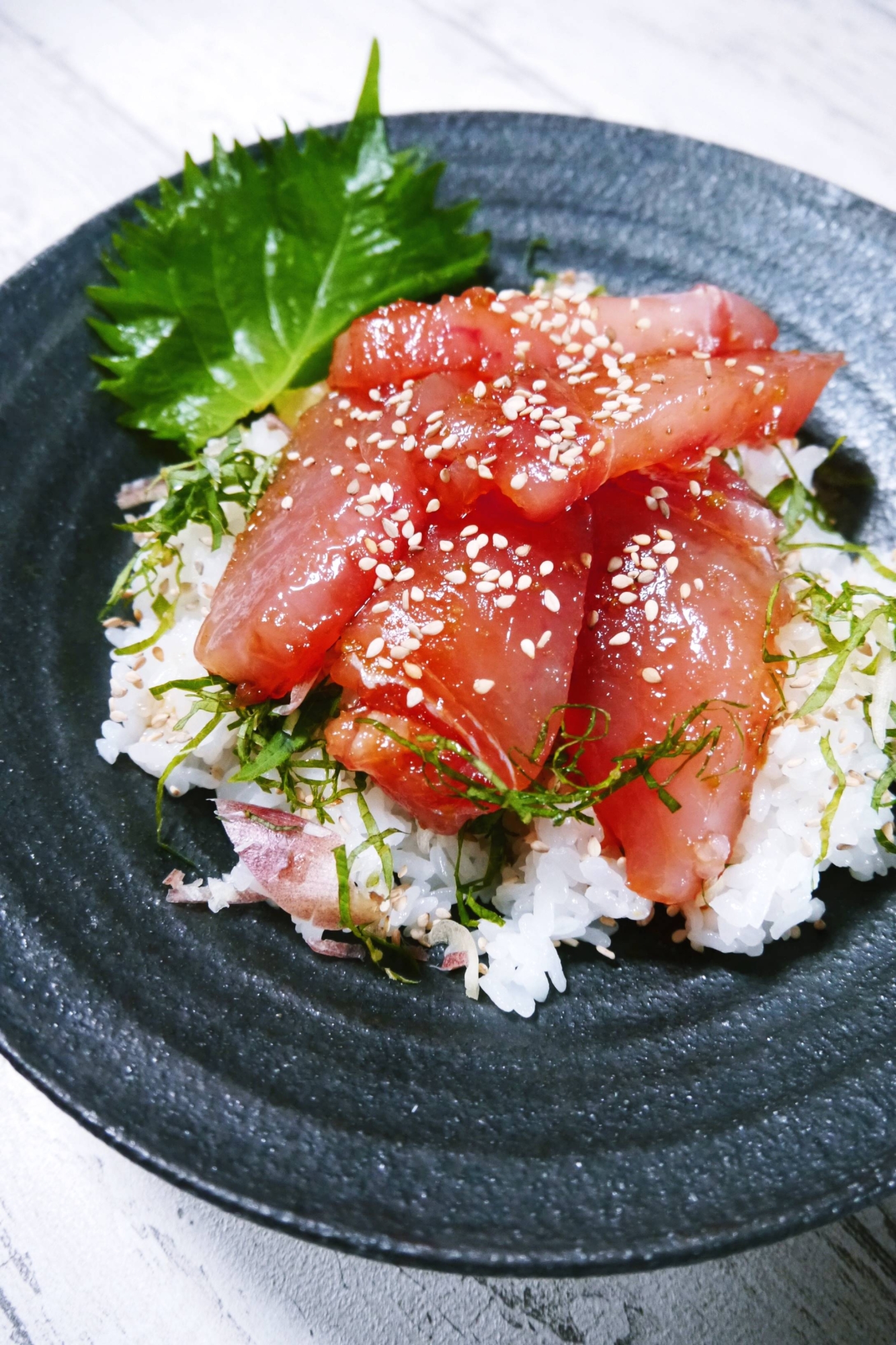 紫蘇ミョウガの酢飯deマグロどん