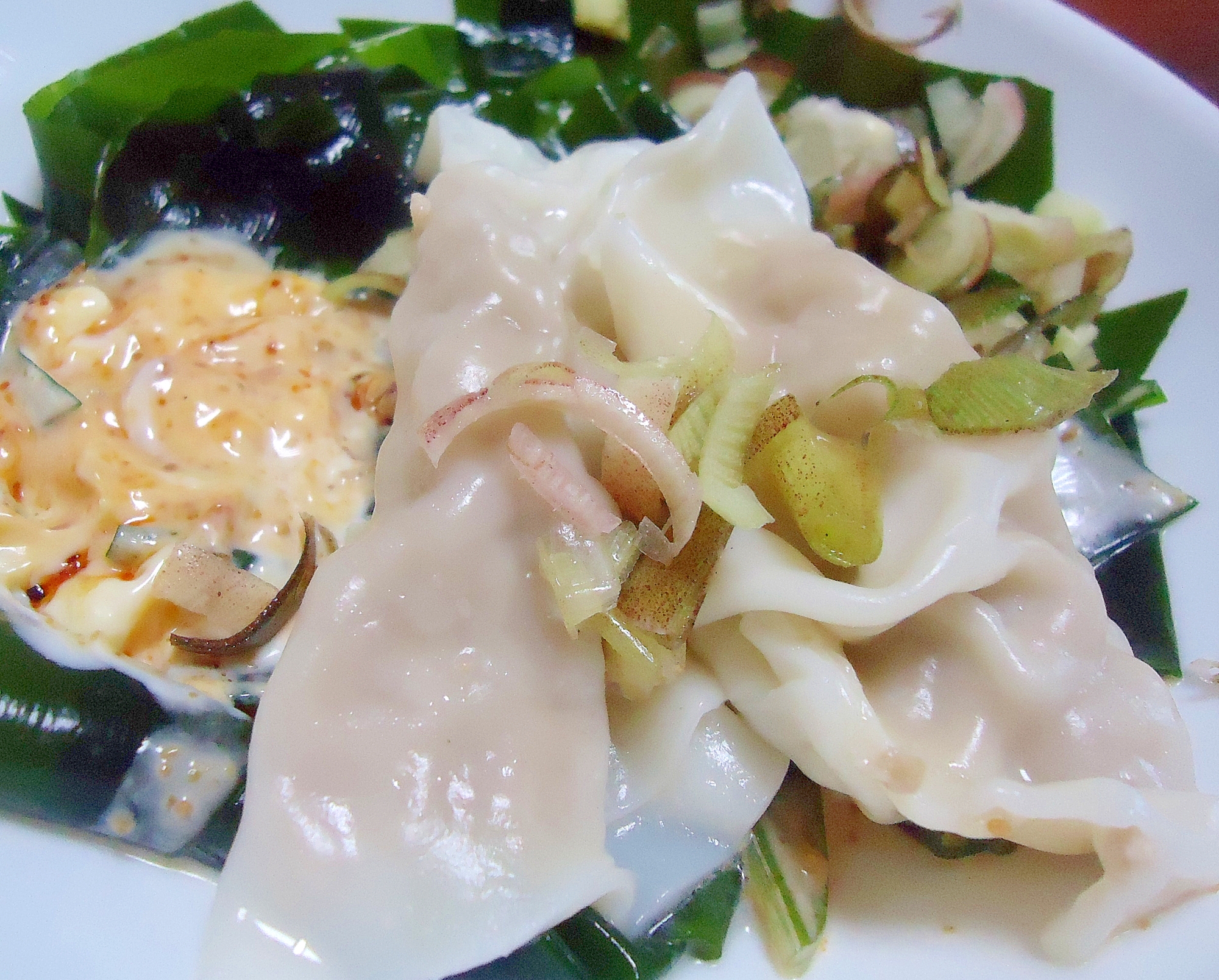 シーフードミックス入り水餃子(茹で餃子)