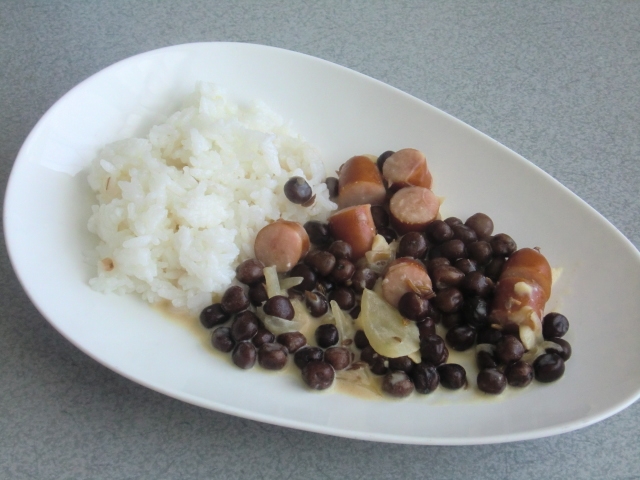 赤えんどう豆とウインナーの煮込み