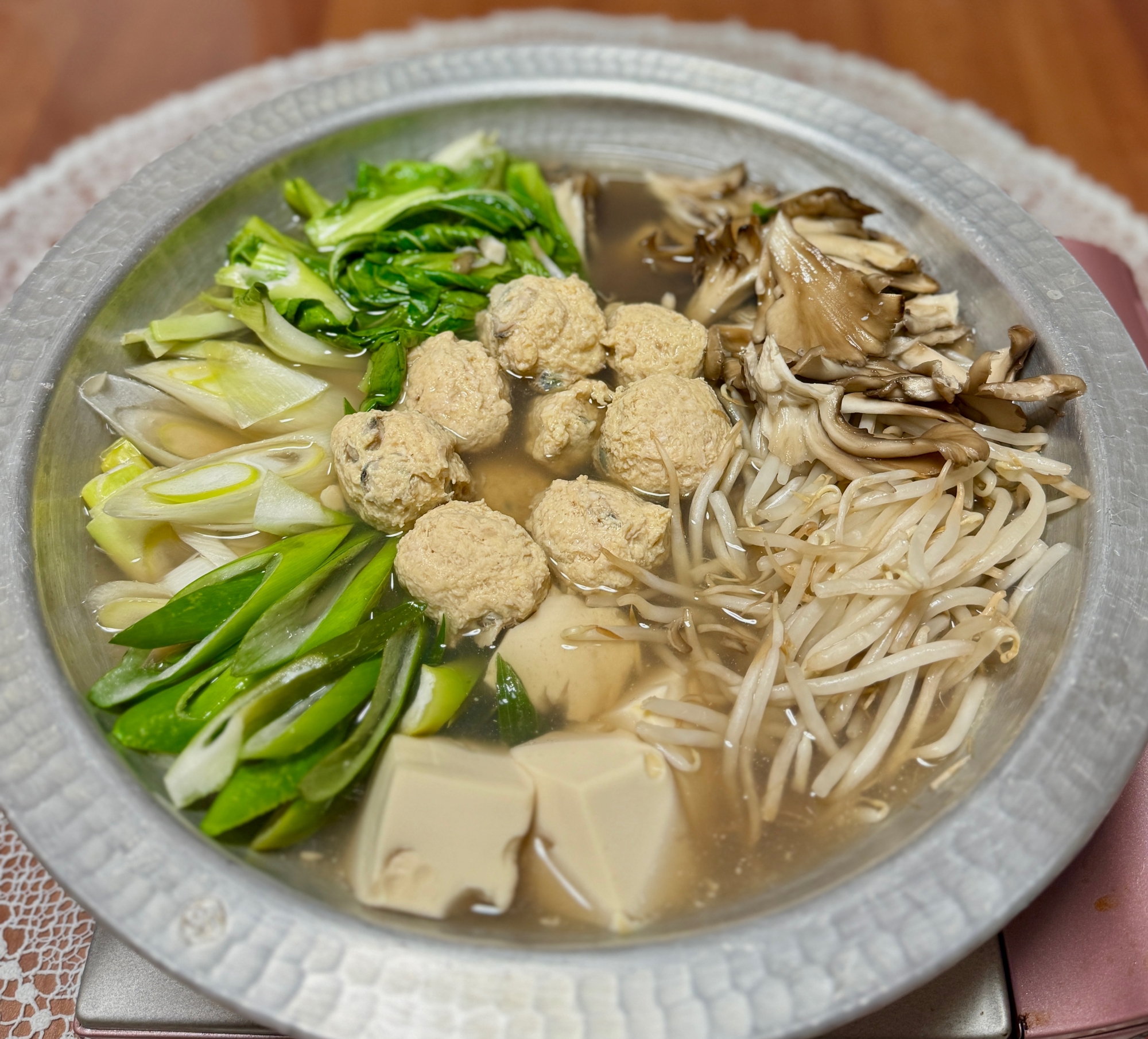 しじみ入り鶏団子ともやしと舞茸と…のやさしい☆塩鍋