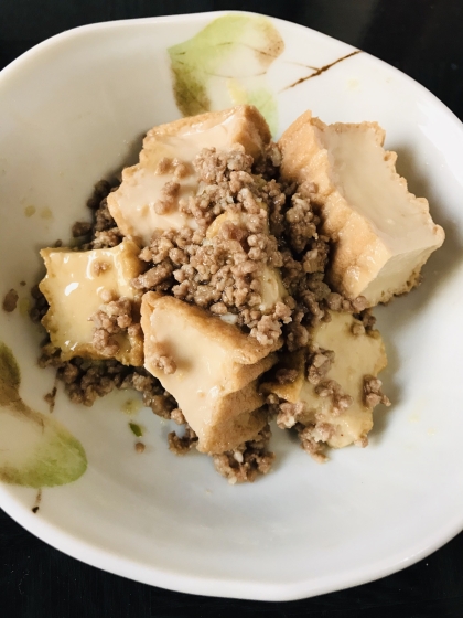 レシピを参考にして作ってみました。厚揚げと挽肉でしっかり栄養が摂れて食べ応えのある一品になりますね。丁度いい味付けで豚肉の旨みがよく出ていて美味しく頂けました。
