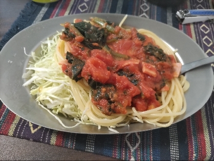 ほうれん草とベーコンのトマトソースパスタ