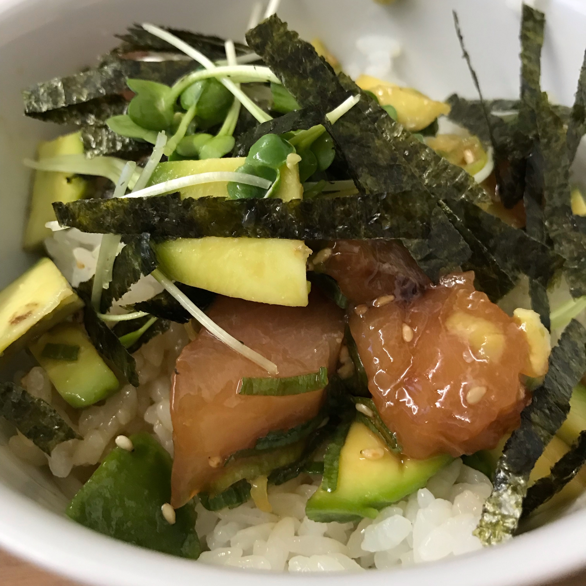 手間をかけずに魚を摂取できる✨ポキ丼✨