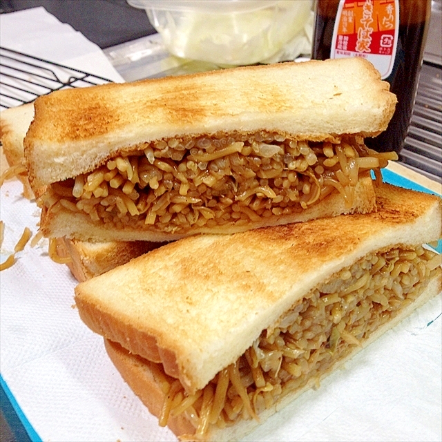 炭水化物炭水化物なんて言わせないぜな焼きそばサンド レシピ 作り方 By Johnny Bean 楽天レシピ