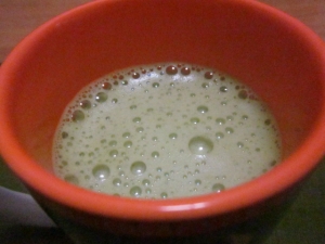 ピリリ生姜風味の抹茶ラテ