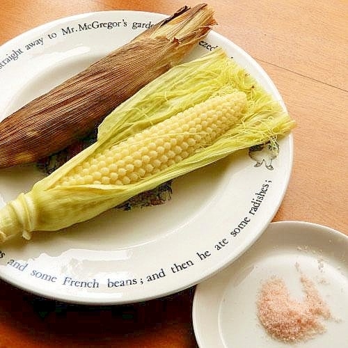 芯ごと齧ろう❤ヤングコーンのグリル焼き♪（紅塩）