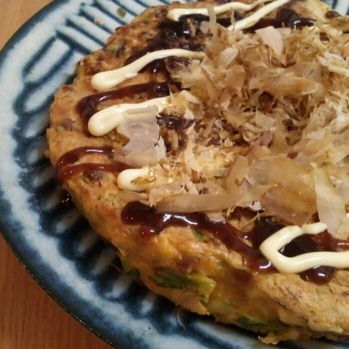 納豆キムチ入りのお好み焼き