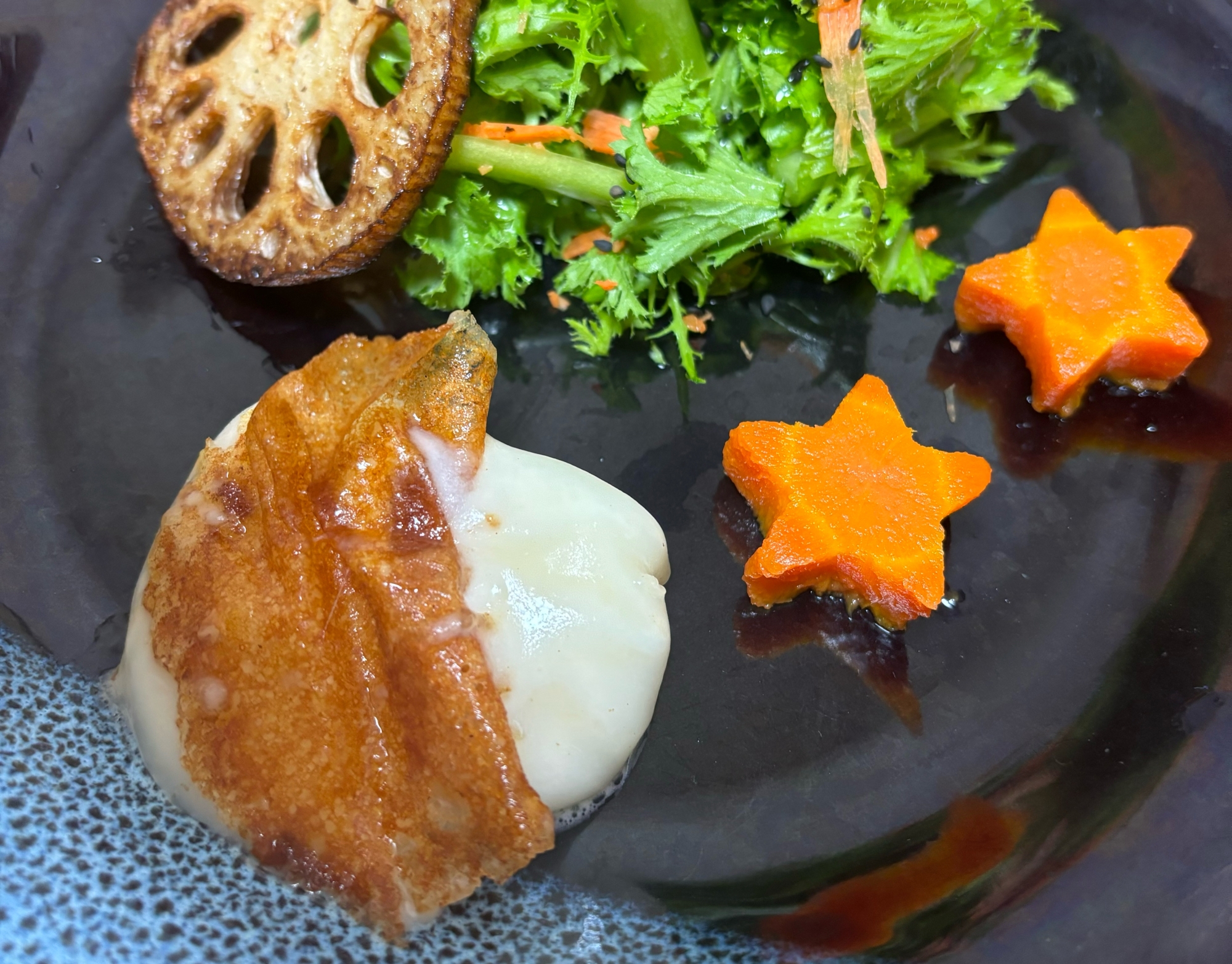 カチョカバロチーズとわさび菜のチョレギサラダ