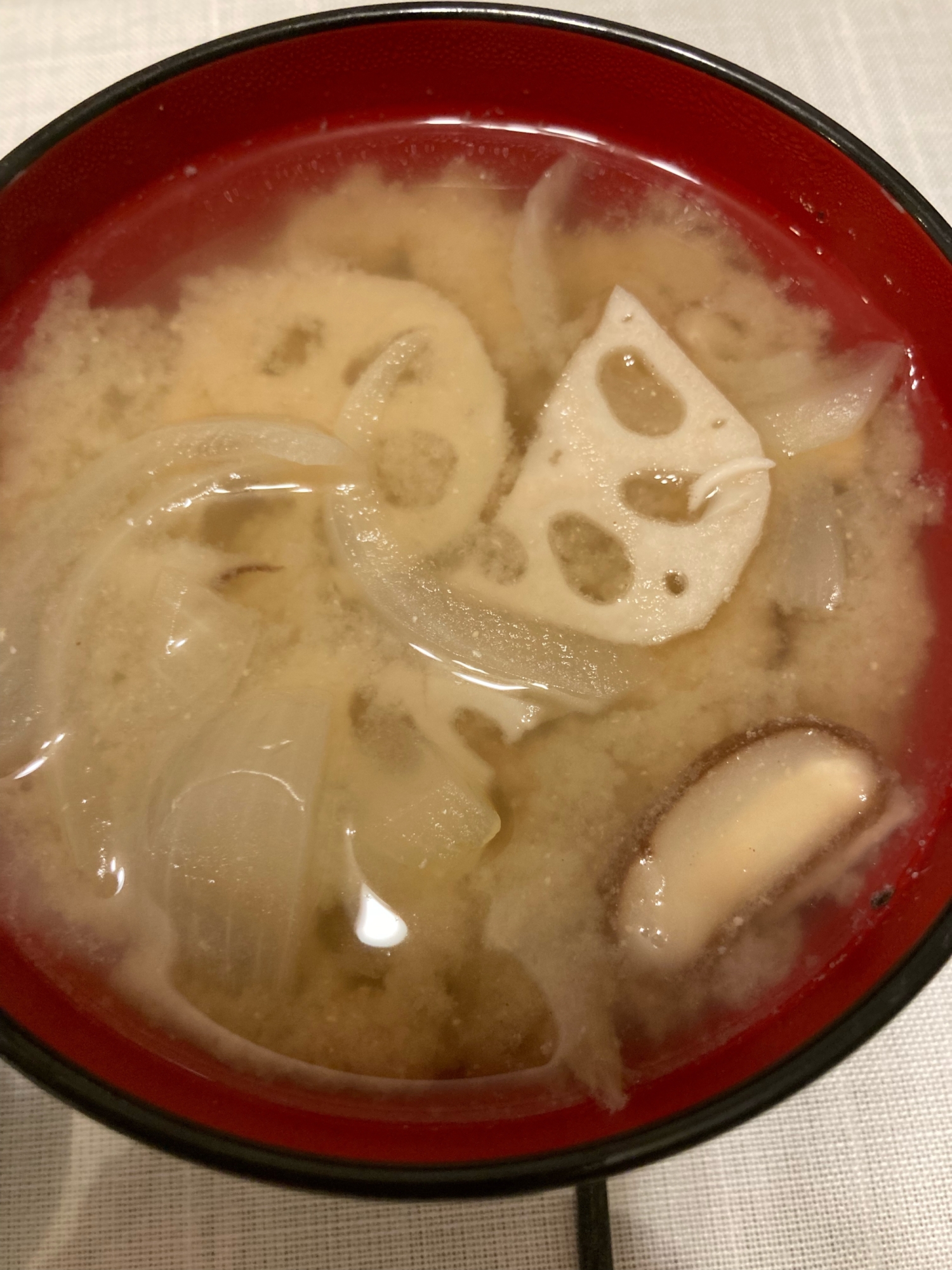 蓮根と椎茸と玉ねぎの味噌汁