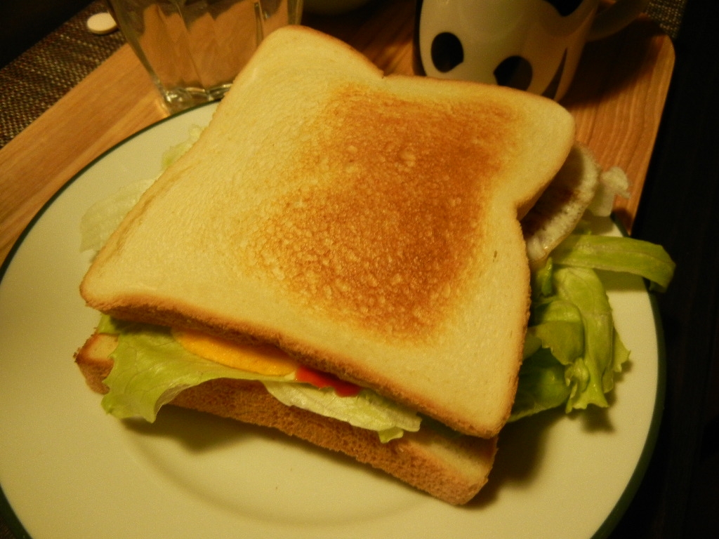 クリームチーズとベーコンのサンドイッチ