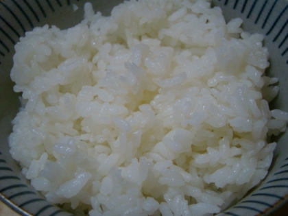 米好きの夫のために愛情込めて基本に立ち返り炊きましたぁ( *´艸｀)♪
お米が美味しいとおかずいらないって言うし…そっちかい、本音は！？(笑
おいしいご飯ごち様