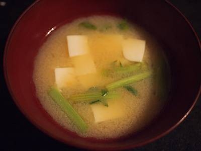 大根の葉っぱと豆腐のお味噌汁