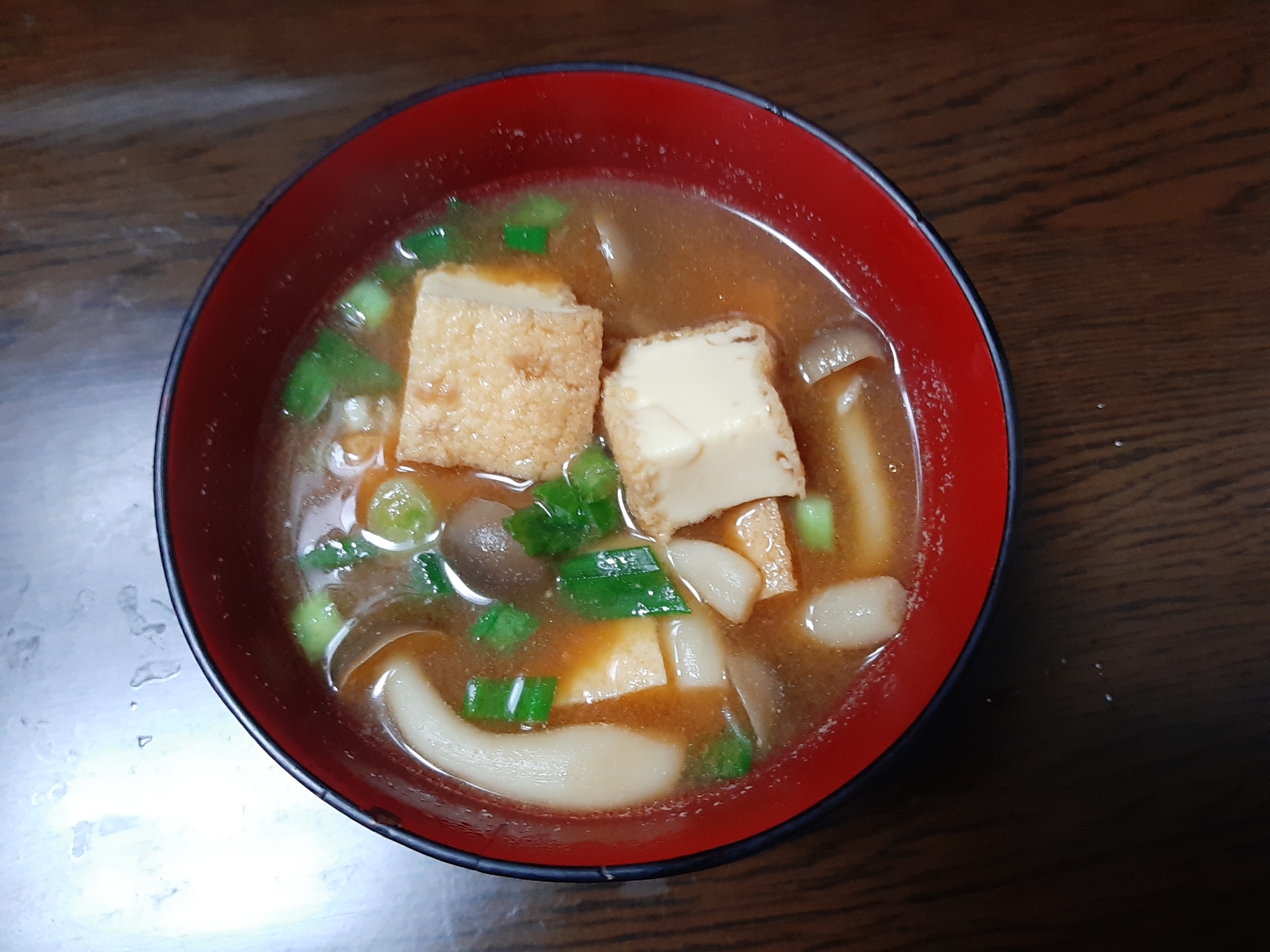 厚揚げ食べきり！厚揚げとしめじのみそ汁