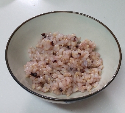 つやこさん、こんにちは♪今日は暑いですね✨雑穀米→玄米と黒米を圧力鍋で炊きました♡普段玄米食なので、圧力鍋活躍してます☆暑いので、ボチボチ作業して下さいね♥️