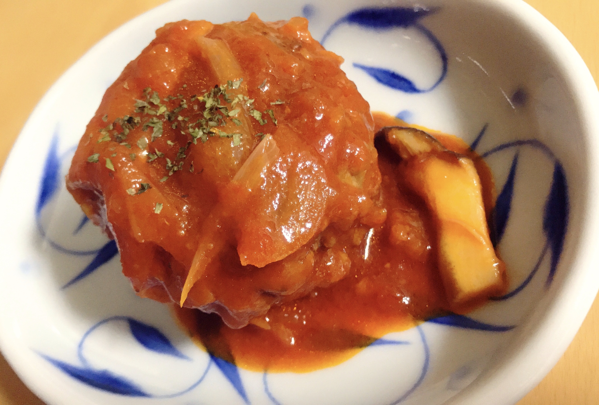 トマト缶で作る！煮込みハンバーグ