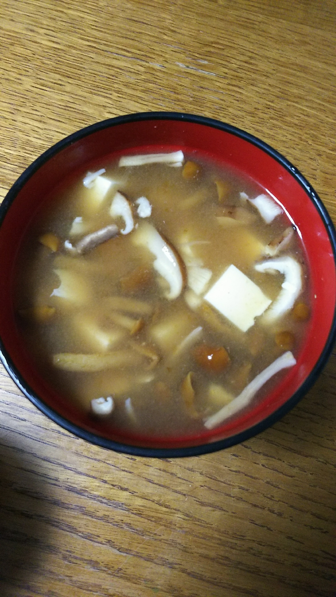 なめこと椎茸と豆腐のお味噌汁