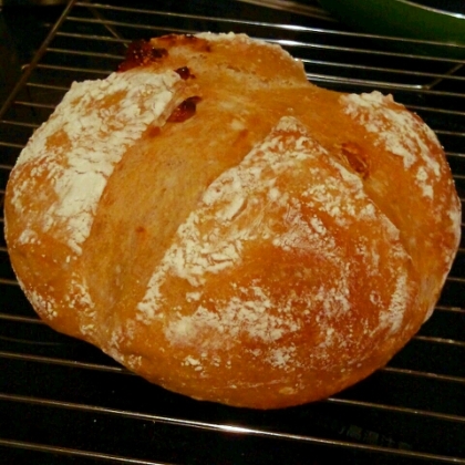無花果インしました！不細工でごめんなさい。天然酵母で作るパンはおいしいですね。また作ります♪ごちそうさまでした！
