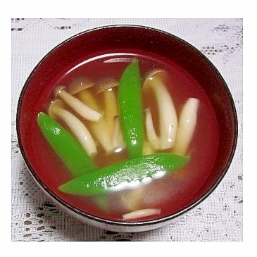 絹さやとしめじの味噌汁