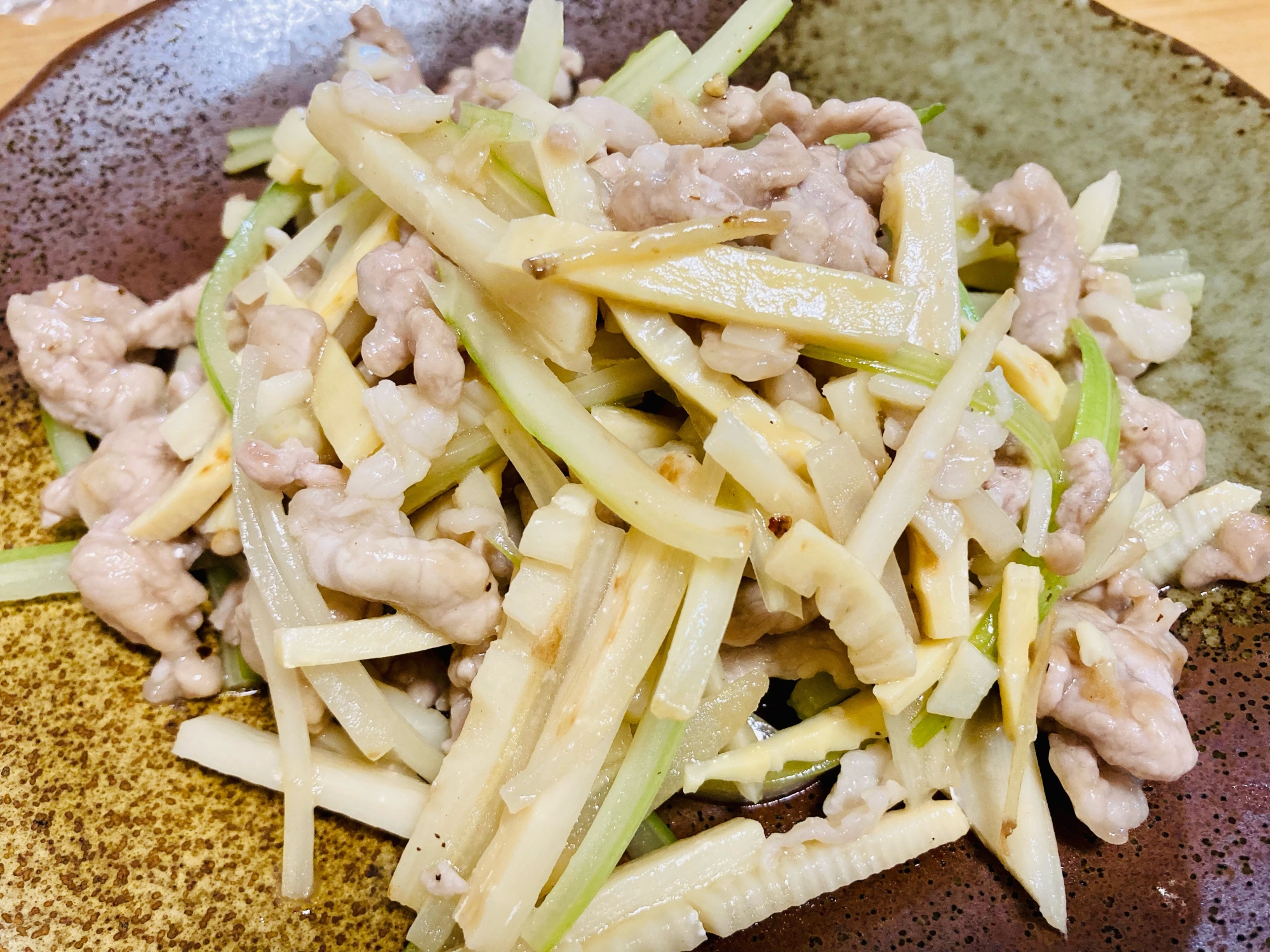 薄味好きさんの！豚肉とセロリの細切り炒め