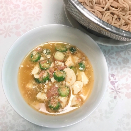 そうめんがなかったのでお蕎麦で。美味しかったです。オクラのネバネバが麺に絡んで食べやすかったです！みょうがも爽やか☆