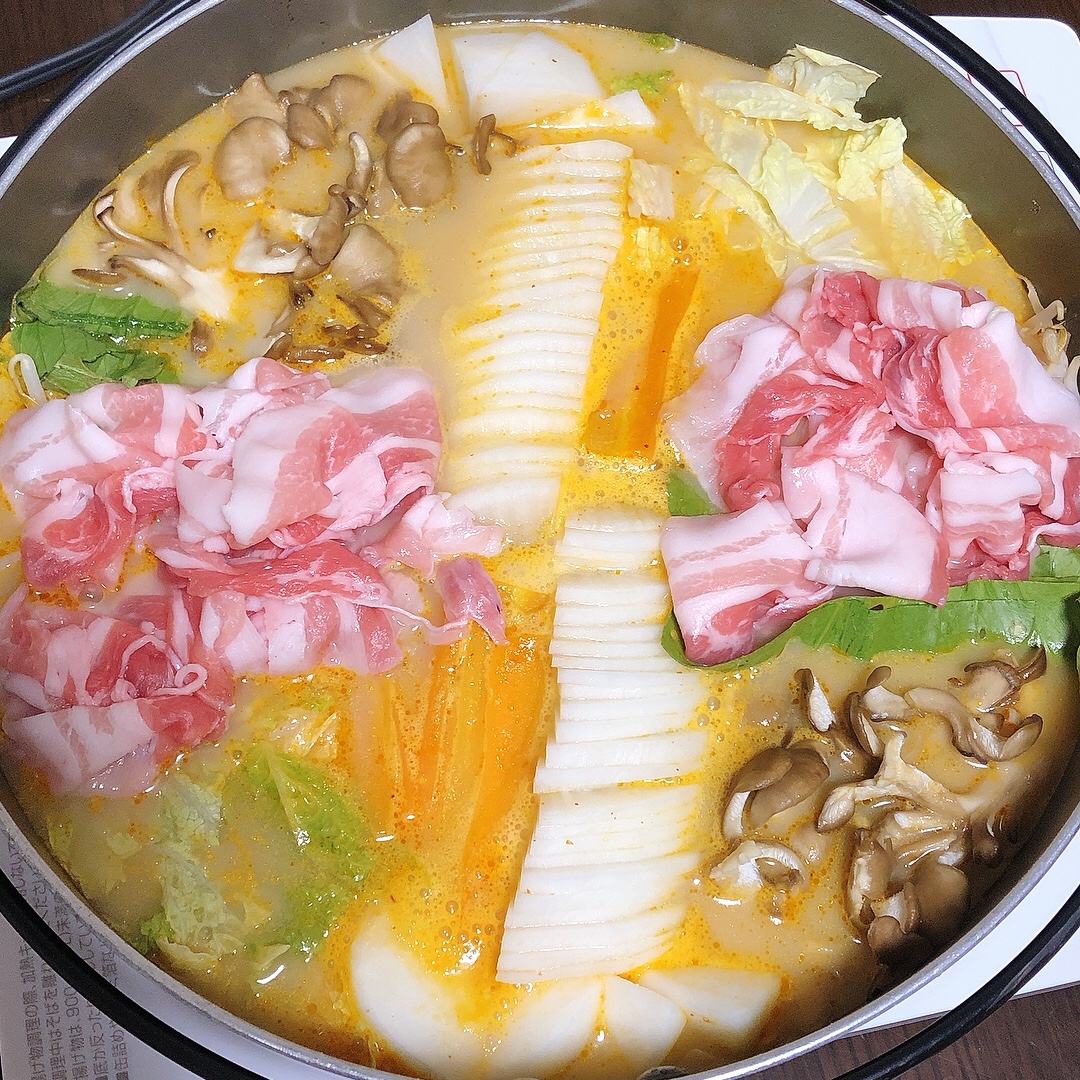 野菜たっぷり ピリ辛とんこつ鍋 レシピ 作り方 By Aki 22 楽天レシピ