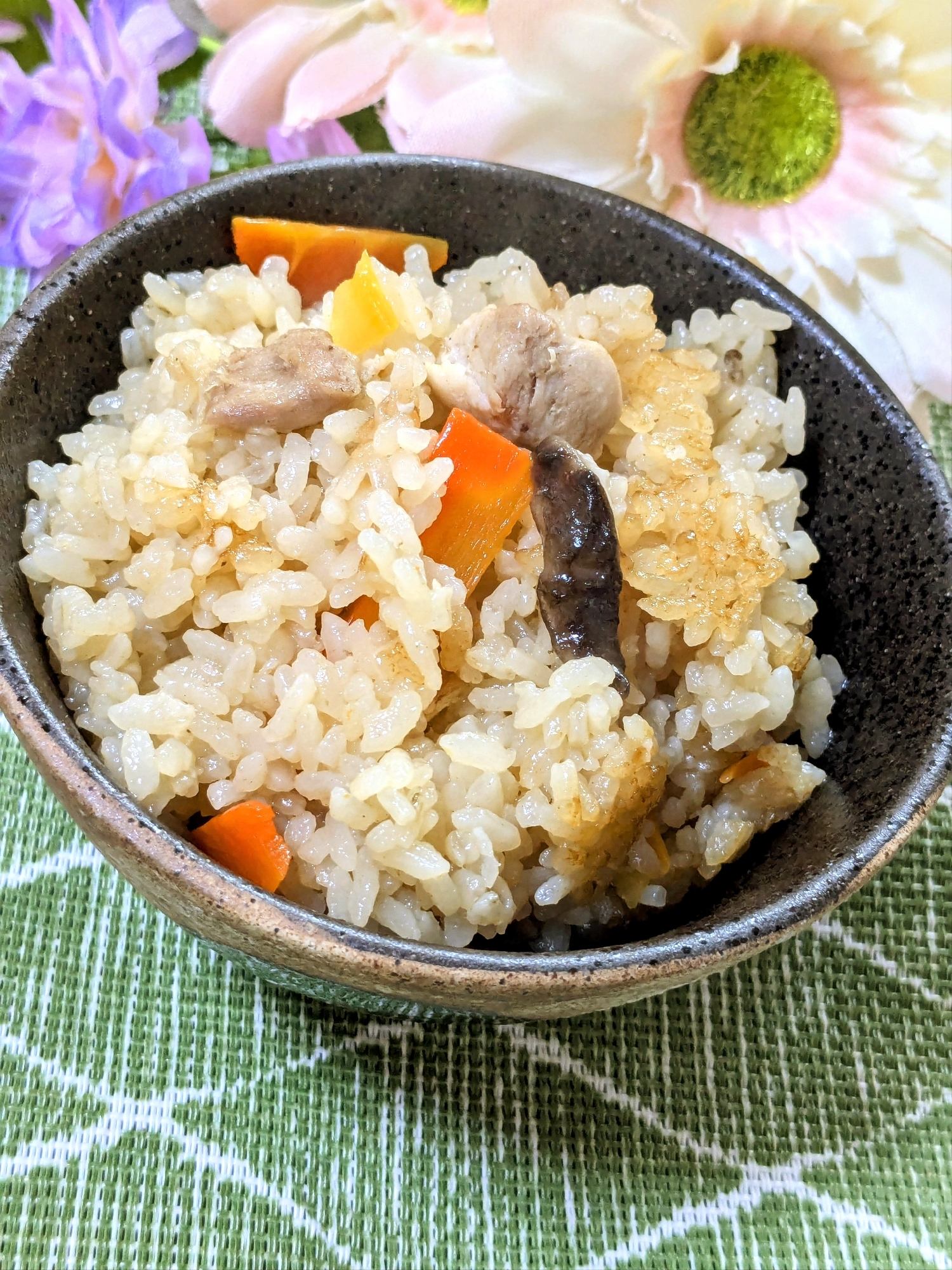 鶏もも肉と椎茸の炊き込みご飯