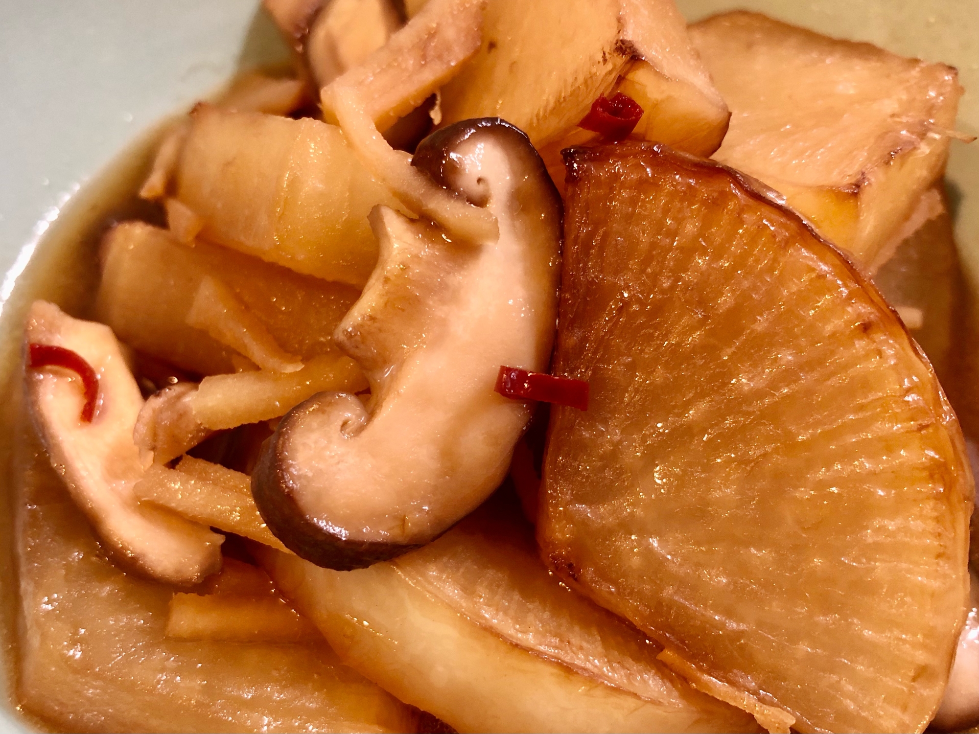 簡単副菜♫焼き大根と椎茸のこく旨お酢煮込み