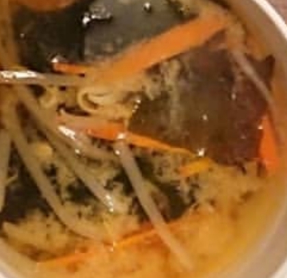人参もやし油揚げの味噌汁