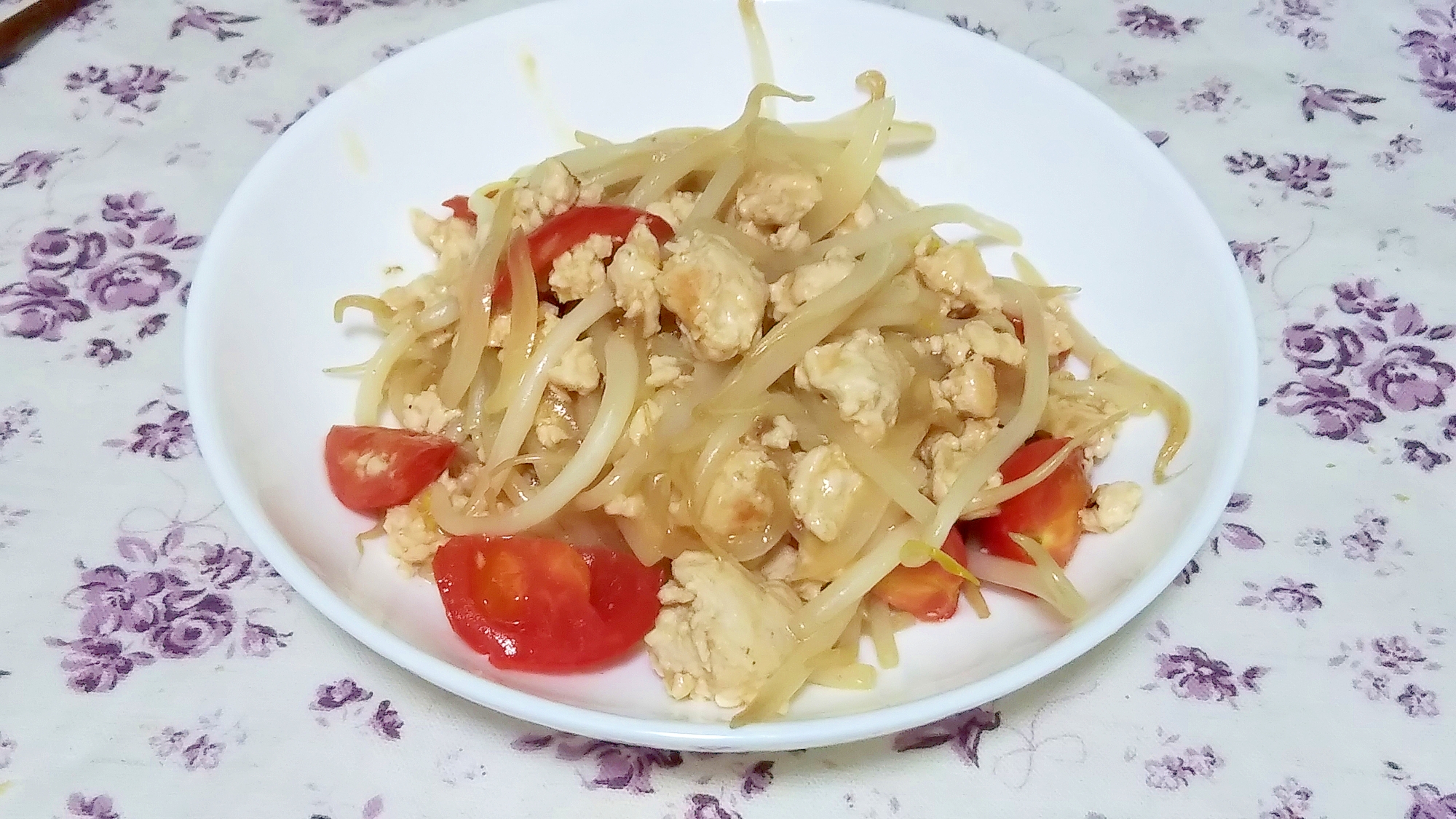 熟トマトでジューシー！もやしの簡単肉味噌炒め